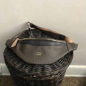 Guess Fannypack